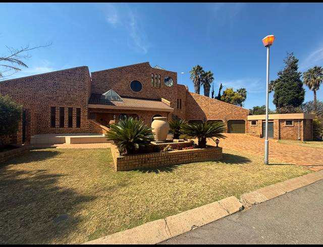 6 BEDROOM HOUSE FOR SALE IN SUNWARD PARK